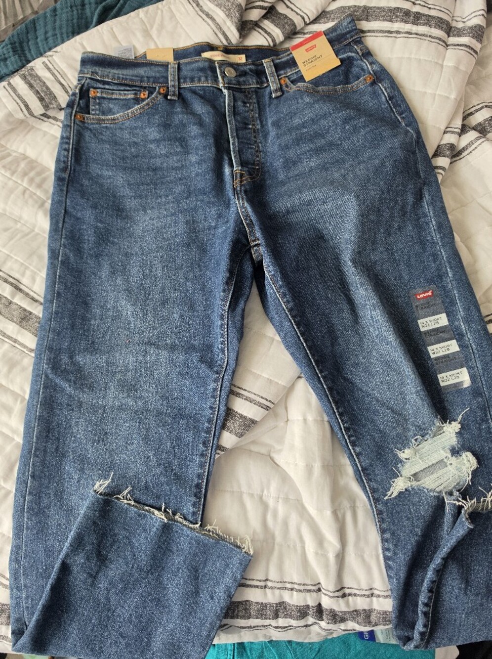 Levi's Women's Wedgie Straight Size 32 Distressed Blue Denim Jeans NWT